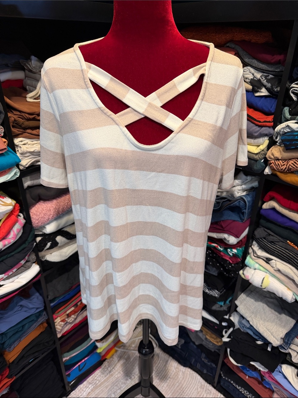 #523. 🪷Crisscross Neck Striped Tee. Xl